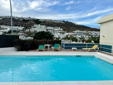 Patio, Natural landscape, Swimming pool, Swimming pool, sunbed