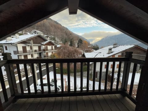 Nearby landmark, Natural landscape, Winter, View (from property/room), Balcony/Terrace, Mountain view