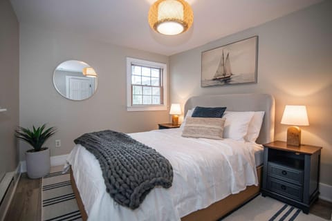 Clark Escape Fenced-In Yard Newly Renovated House in Portsmouth