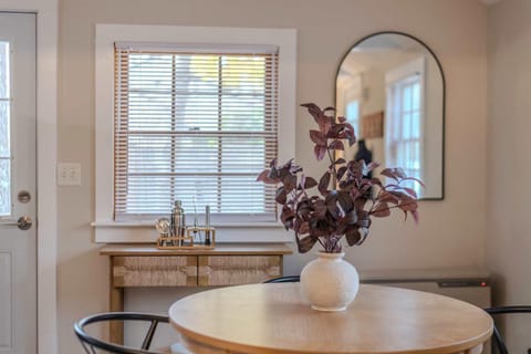 Clark Escape Fenced-In Yard Newly Renovated House in Portsmouth