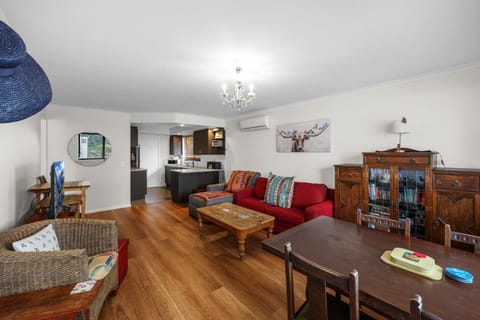 TV and multimedia, Kitchen or kitchenette, Living room, Dining area
