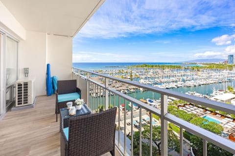View (from property/room), Balcony/Terrace, Sea view