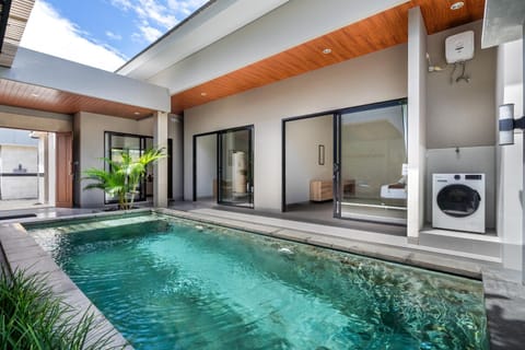 Day, Pool view, Swimming pool, washing machine