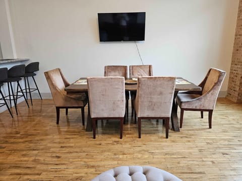 4 Bedroom Sleeps 20 people Apartment in Lower West Side