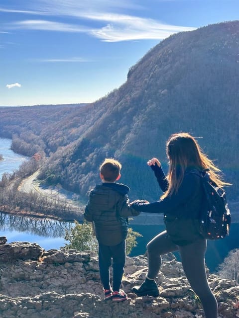 NEW - Hot Tub, Sauna, Game Room, Movie Theater Chalet in Middle Smithfield