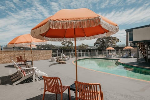 Swimming pool, sunbed