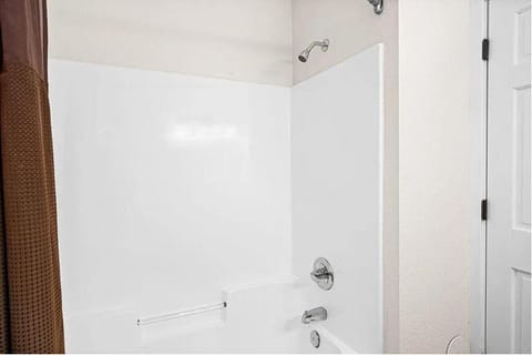 Whispering Pines Lake Views Studio 2 Queen Beds, Heated Pool and Hot Tub Apartment in Two Harbors