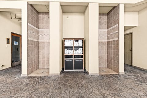 Whispering Pines Lake Views Studio 2 Queen Beds, Heated Pool and Hot Tub Apartment in Two Harbors