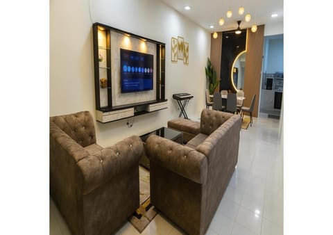 Communal lounge/ TV room, Living room, Dining area