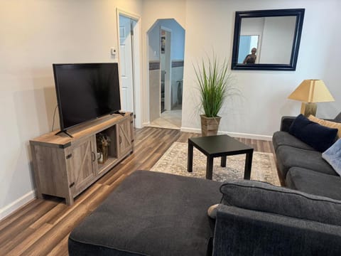 TV and multimedia, Living room, Evening entertainment