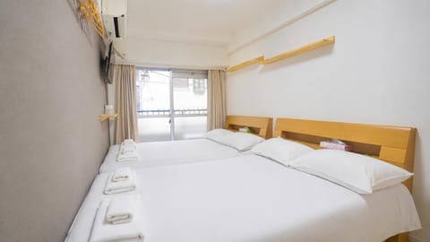 Bed, TV and multimedia, Photo of the whole room, Bedroom, towels, air conditioner