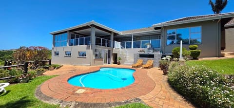 Property building, Patio, Spring, Day, Natural landscape, Garden, Garden view, Pool view, Swimming pool, sunbed