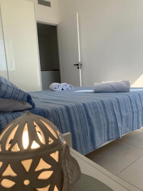 Bed, Decorative detail, Bedroom, wardrobe, air conditioner