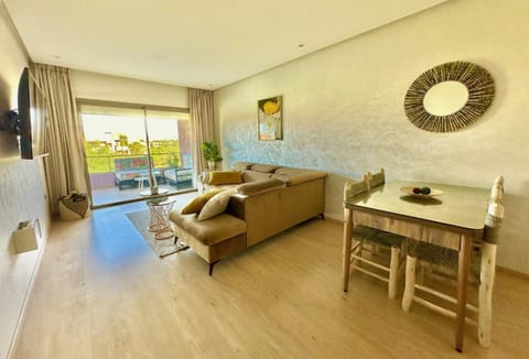 TV and multimedia, Seating area, Dining area