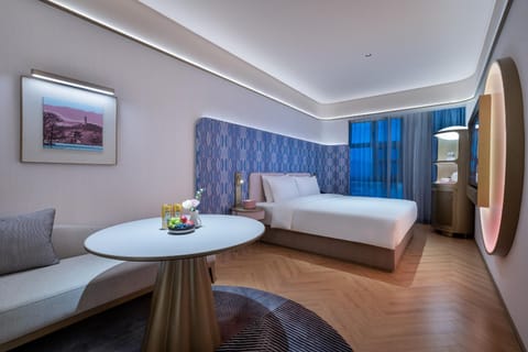Bed, Living room, Photo of the whole room, Seating area, Bedroom