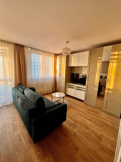 Communal lounge/ TV room, TV and multimedia, Living room, Seating area