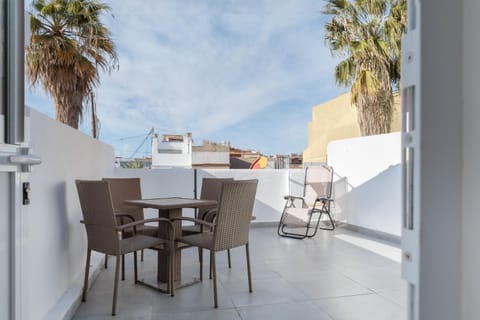 View (from property/room), Balcony/Terrace, Seating area, Dining area