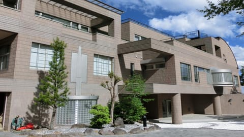 Property building, Day