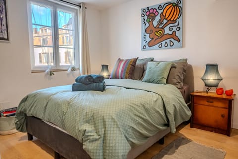 Bed, Photo of the whole room, Bedroom, towels