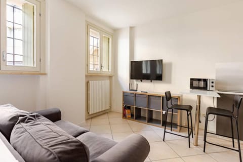 TV and multimedia, Seating area, Dining area, microwave