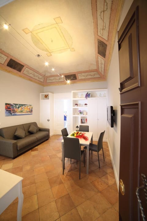 TV and multimedia, Living room, Seating area, Dining area, air conditioner