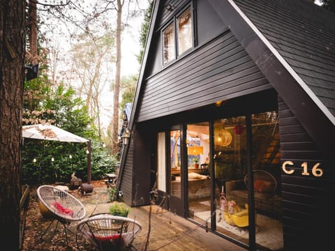 Boshuisje Rekem - Tanuki House in Limburg (province)