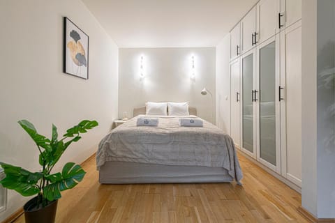 Bed, Photo of the whole room, Bedroom, wardrobe
