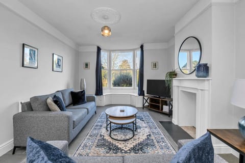 17 OutRisbygate St - 3 bedroom house that sleeps 6 with one private parking space House in Bury Saint Edmunds