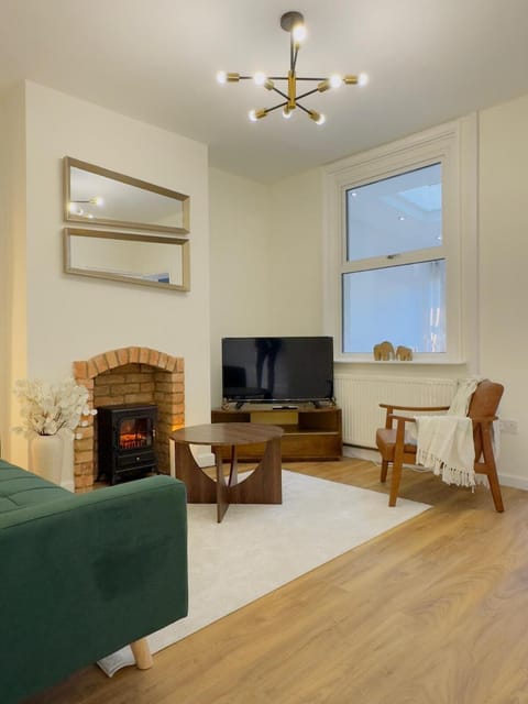 Cosy 3-Bed House in Banbury, Families & Workers Apartment in Banbury