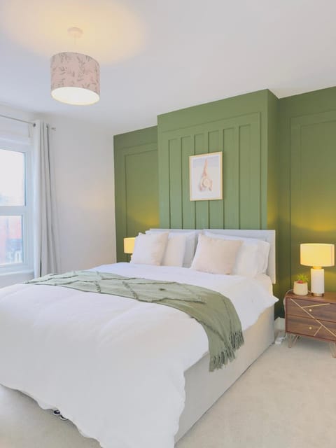 Cosy 3-Bed House in Banbury, Families & Workers Apartment in Banbury