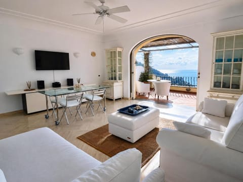 Natural landscape, TV and multimedia, Living room, Seating area, Dining area, Evening entertainment, Mountain view, Sea view