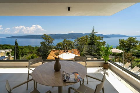 Day, Natural landscape, View (from property/room), Balcony/Terrace, Seating area, Dining area, Sea view