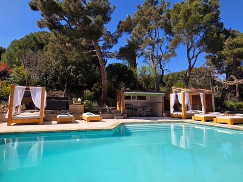 Pool view, Swimming pool, sunbed