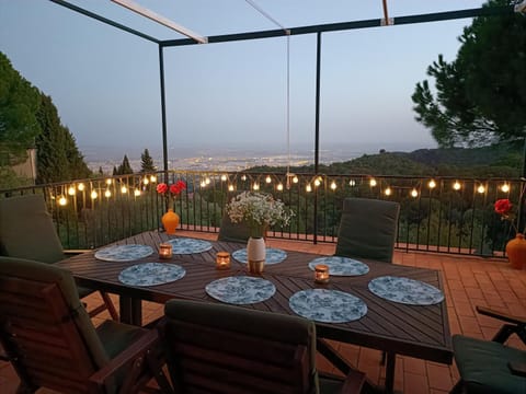 Property building, Balcony/Terrace, Living room