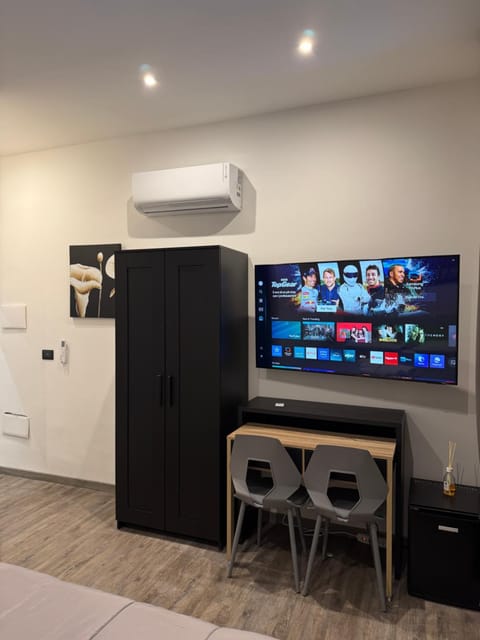 TV and multimedia, air conditioner