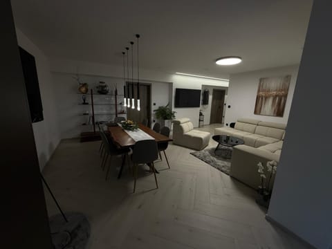 Communal lounge/ TV room, TV and multimedia, Living room, Seating area, Dining area