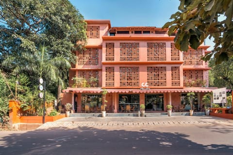 Facade/entrance