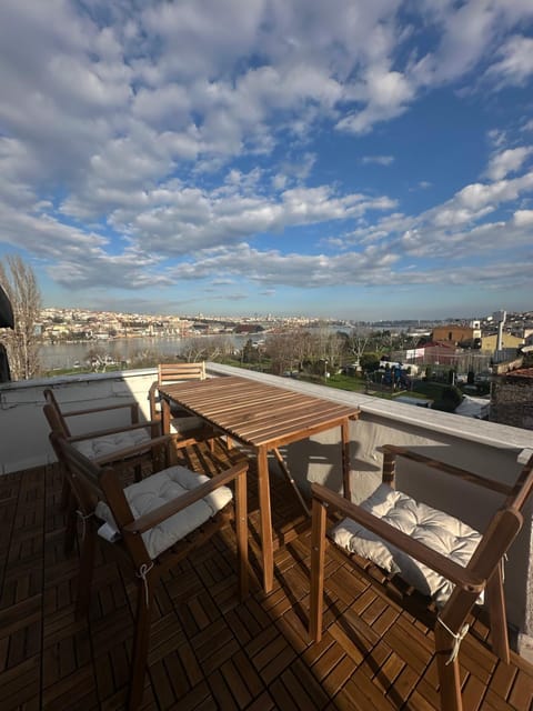 Day, Natural landscape, View (from property/room), Balcony/Terrace, Balcony/Terrace, Living room, Seating area, Dining area