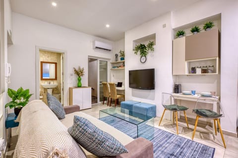 Communal lounge/ TV room, TV and multimedia, Living room, Seating area
