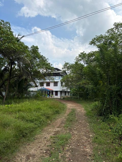 Property building, Day, Natural landscape, Garden, Garden view