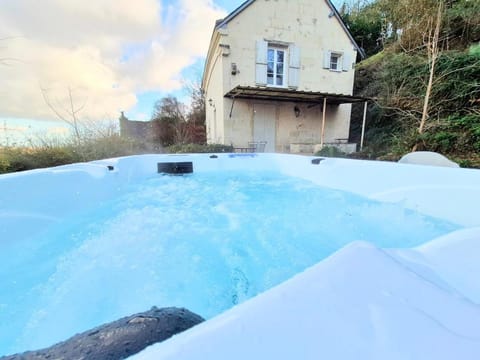Property building, Hot Tub, Spa and wellness centre/facilities