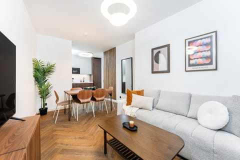 TV and multimedia, Kitchen or kitchenette, Living room, Seating area, Dining area