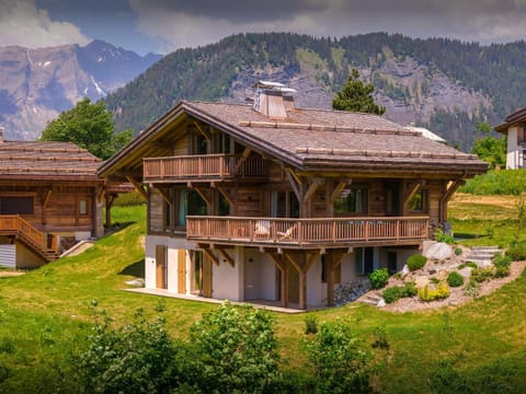 Property building, Day, Natural landscape, Summer, Mountain view