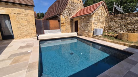Pool view, Swimming pool, sunbed