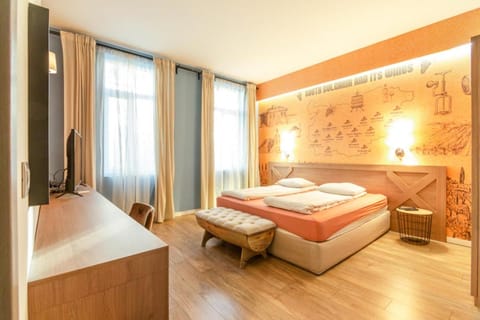 Bed, TV and multimedia, Photo of the whole room, Bedroom, towels, wardrobe