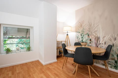 Seating area, Dining area, kitchen