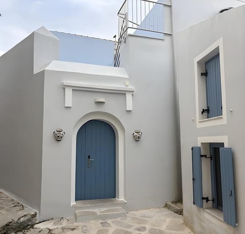 Property building, Facade/entrance, Decorative detail