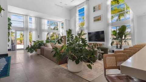 Jungle Penthouse Private Pool in South Beach House in Flamingo Lummus