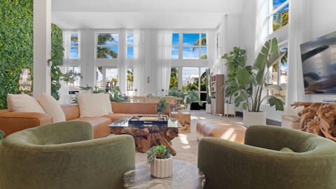 Jungle Penthouse Private Pool in South Beach House in Flamingo Lummus