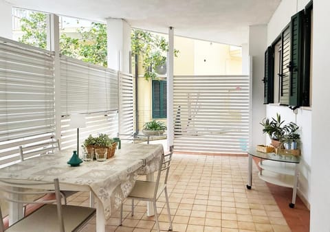 Patio, Living room, Dining area